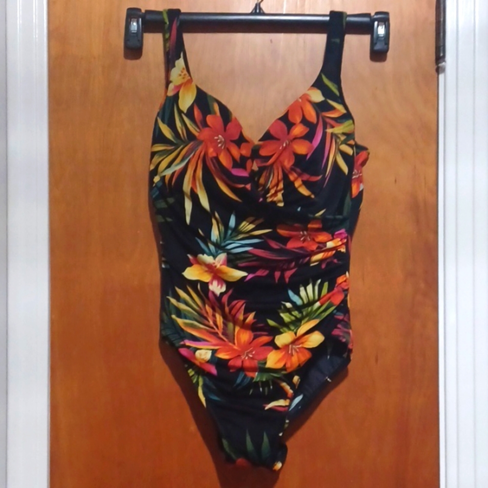 Miraclesuit tropical floral print sz.16. Made in USA! EUC!